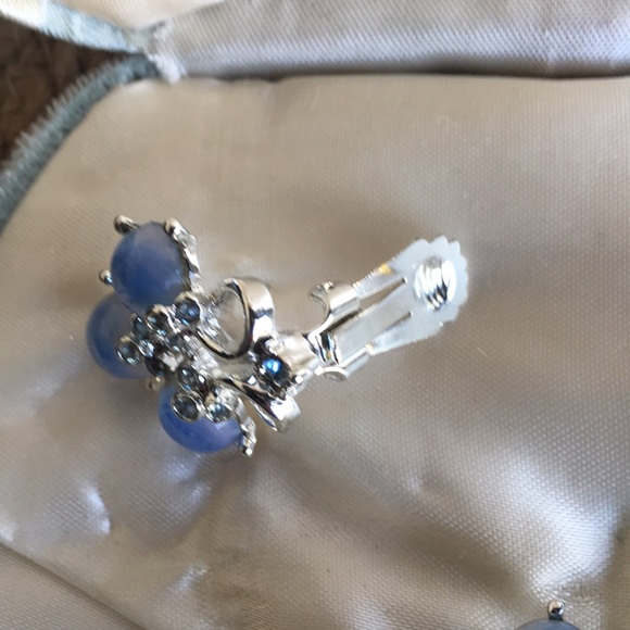 Vintage Lang Brooch and Clip Earring Set in box - Picture 8 of 10